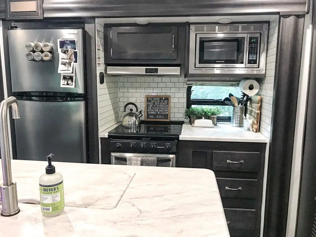 The Best RV Kitchen Necessities! Exploring New Sights