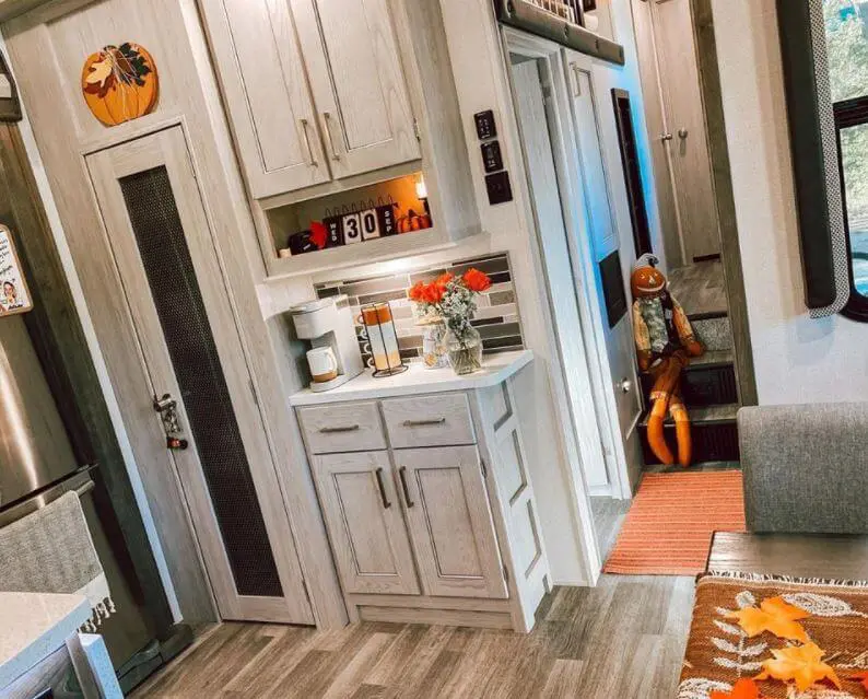 fall camper decor jokotravels insta