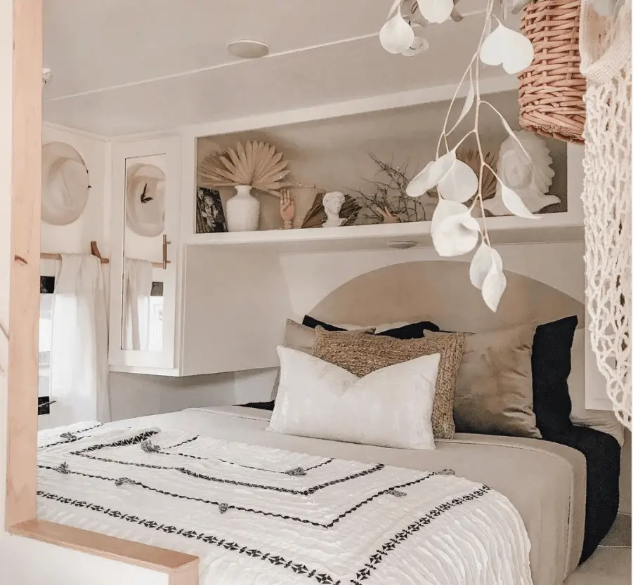 Fawnblackhome RV Bedroom