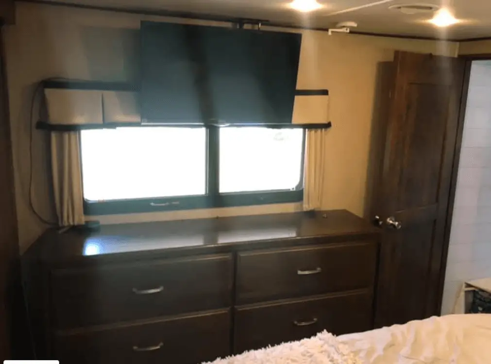 LesleyAnneCrumpton RV Bedroom before 2