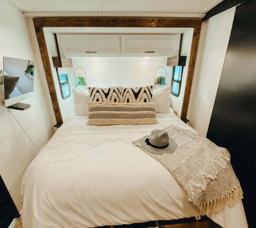 42 Gorgeous Rv Bedroom Remodels For Cozy Inspiration