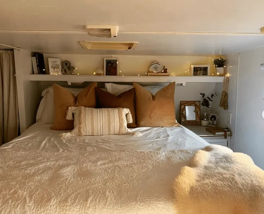morg_ngoestiny rv bedroom after. PNG