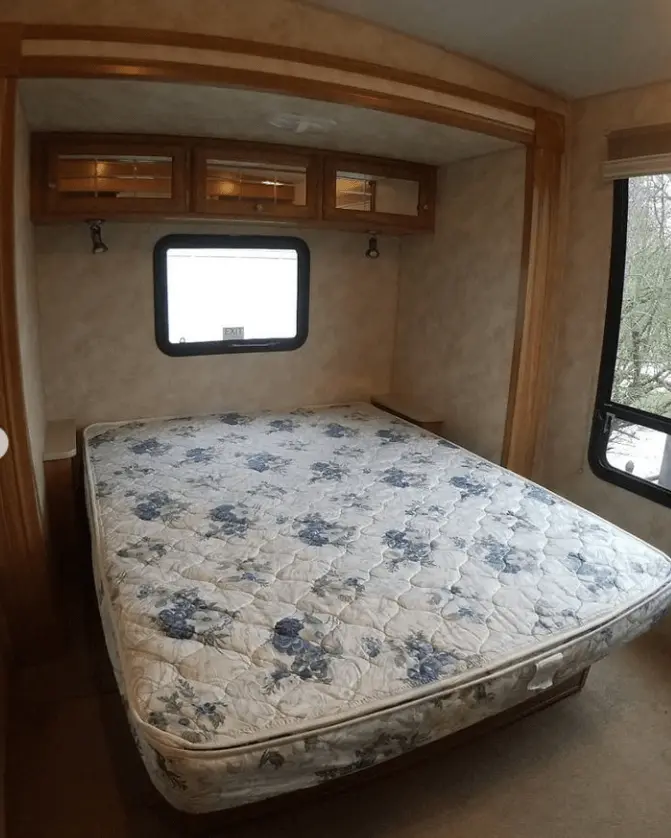 42 Gorgeous RV Bedroom Remodels For Cozy Inspiration   Rvsandtrees RV Bedroom Before 